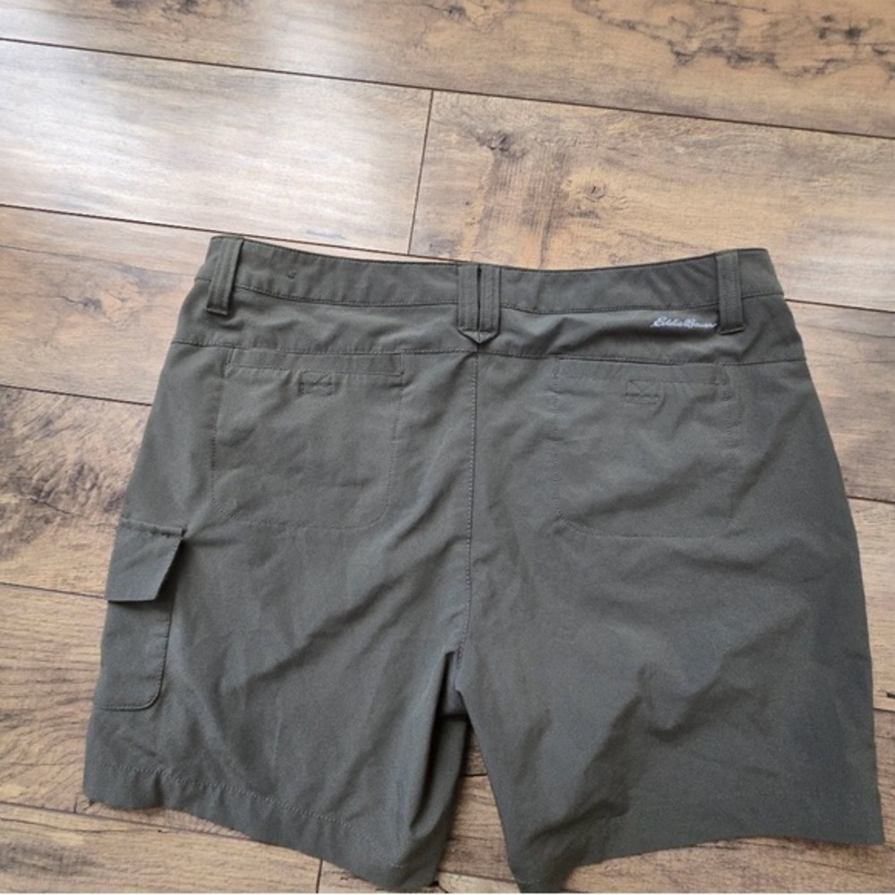 Eddie Bauer Olive Green Womens Size 10  Cargo Shorts  Polyester  Spandex - Picture 3 of 10